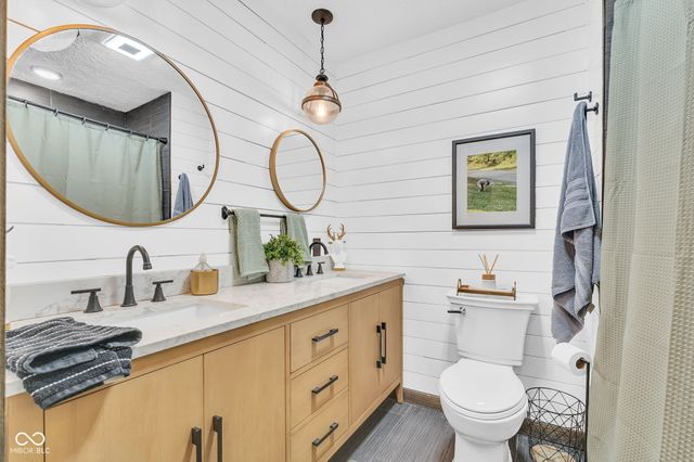 785 Pineview Drive, Zionsville, IN 46077