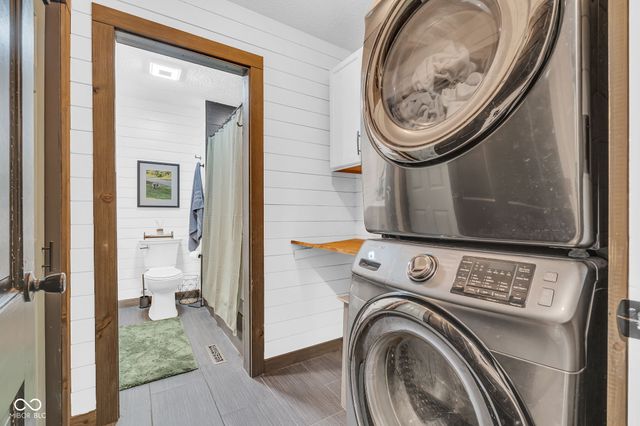 785 Pineview Drive, Zionsville, IN 46077