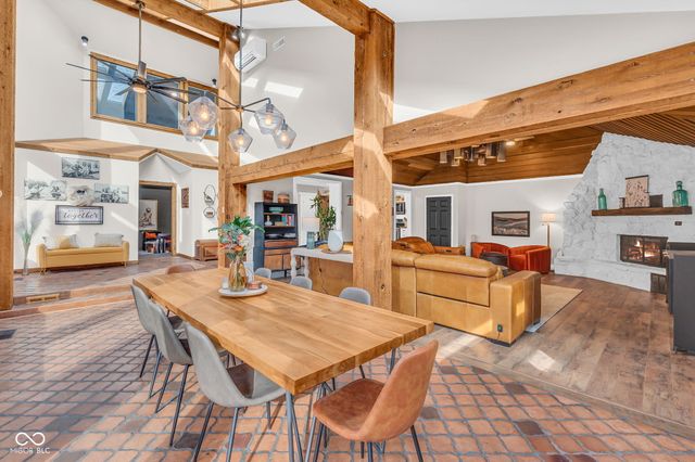 785 Pineview Drive, Zionsville, IN 46077