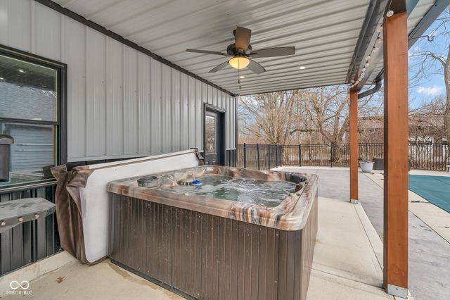 785 Pineview Drive, Zionsville, IN 46077