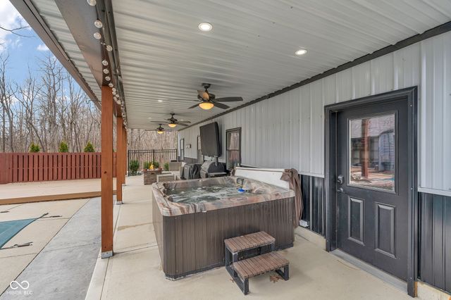 785 Pineview Drive, Zionsville, IN 46077