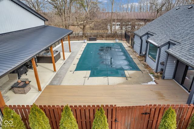 785 Pineview Drive, Zionsville, IN 46077