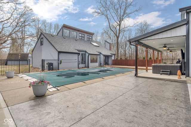 785 Pineview Drive, Zionsville, IN 46077