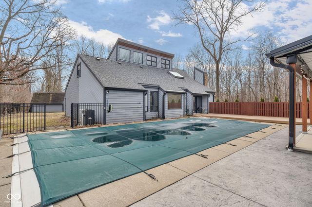 785 Pineview Drive, Zionsville, IN 46077