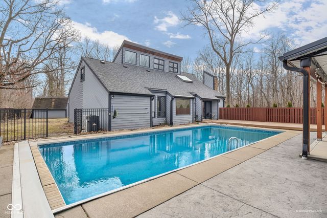 785 Pineview Drive, Zionsville, IN 46077