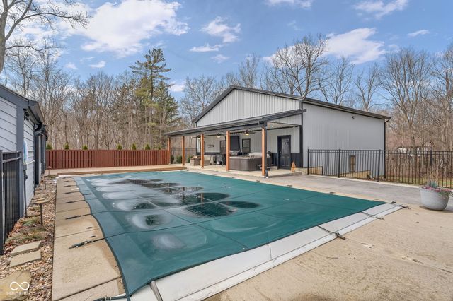 785 Pineview Drive, Zionsville, IN 46077