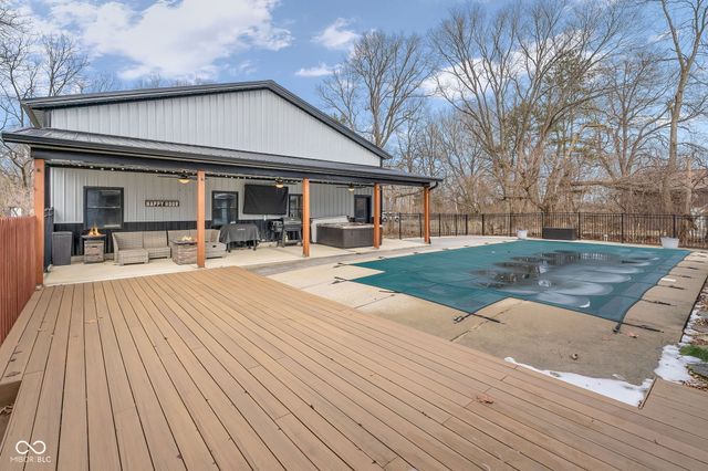 785 Pineview Drive, Zionsville, IN 46077