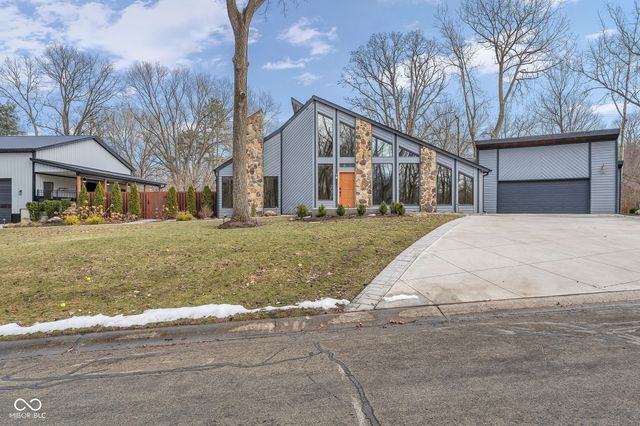 785 Pineview Drive, Zionsville, IN 46077