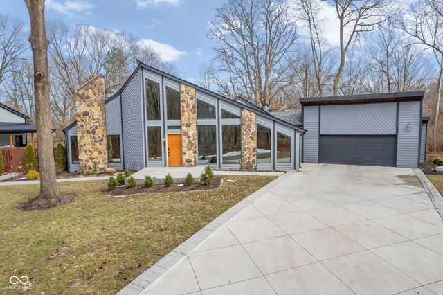 785 Pineview Drive, Zionsville, IN 46077