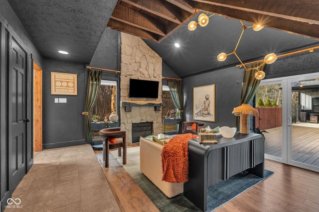 785 Pineview Drive, Zionsville, IN 46077