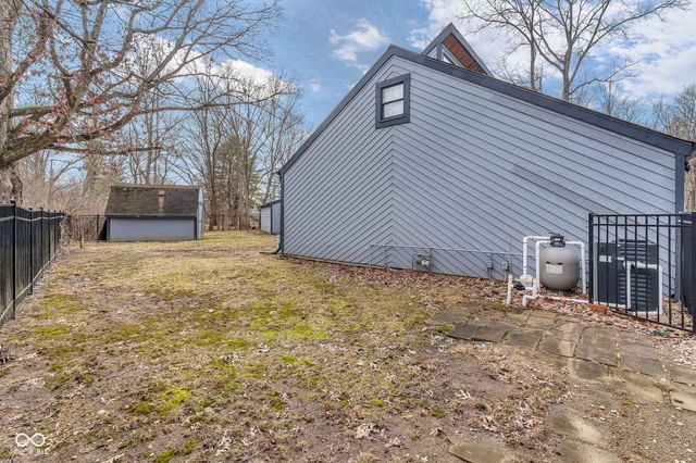 785 Pineview Drive, Zionsville, IN 46077