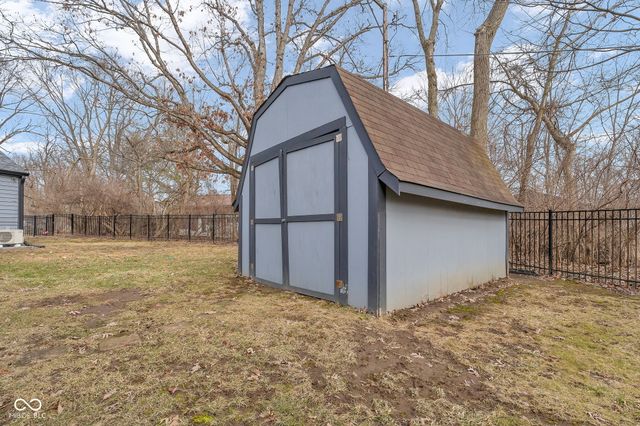 785 Pineview Drive, Zionsville, IN 46077