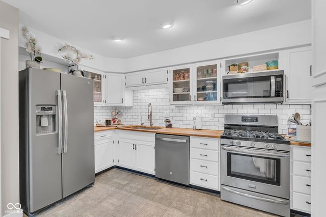 785 Pineview Drive, Zionsville, IN 46077