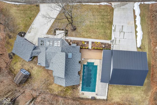 785 Pineview Drive, Zionsville, IN 46077