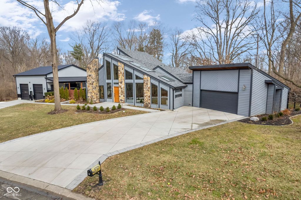 785 Pineview Drive, Zionsville, IN 46077