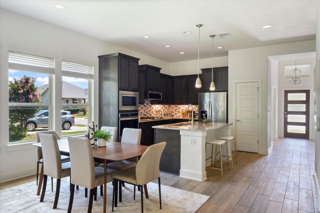 924 Centerra Hills CIR, Round Rock, TX 78665