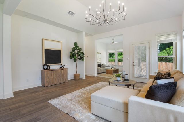 924 Centerra Hills CIR, Round Rock, TX 78665
