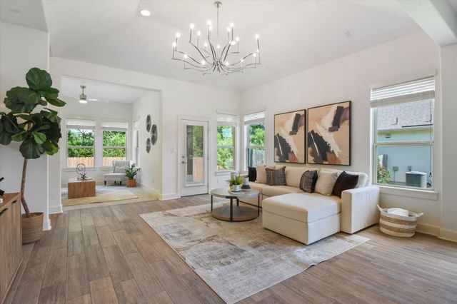 924 Centerra Hills CIR, Round Rock, TX 78665