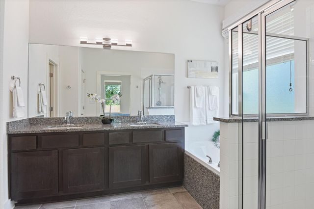 924 Centerra Hills CIR, Round Rock, TX 78665