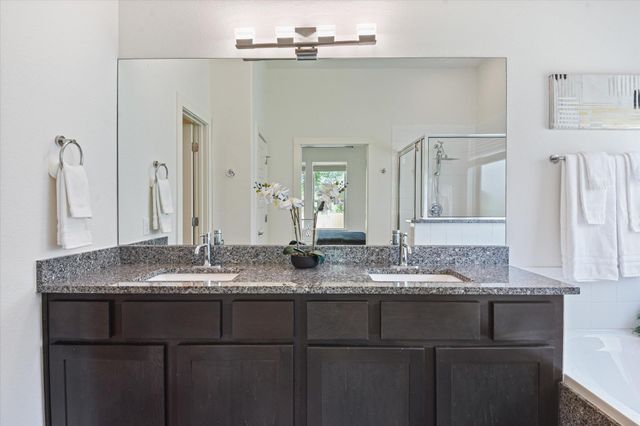 924 Centerra Hills CIR, Round Rock, TX 78665