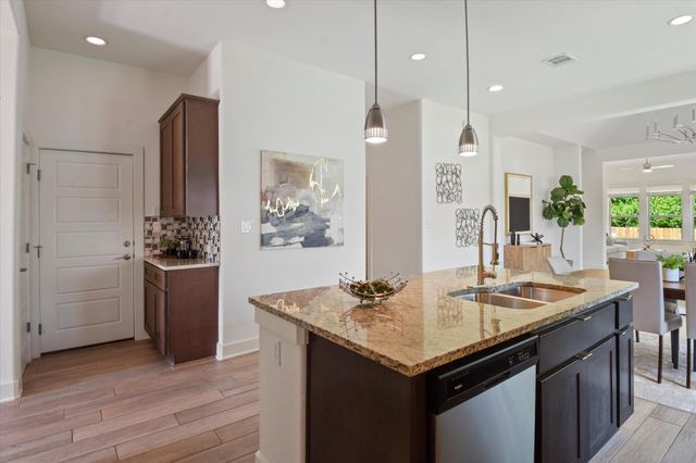 924 Centerra Hills CIR, Round Rock, TX 78665