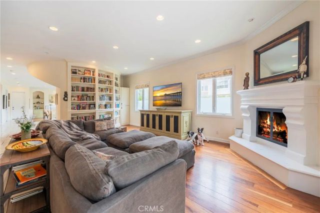 880 11th, Manhattan Beach, CA 90266