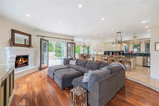 880 11th, Manhattan Beach, CA 90266