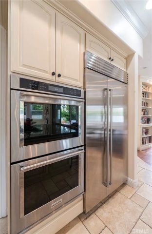 880 11th, Manhattan Beach, CA 90266