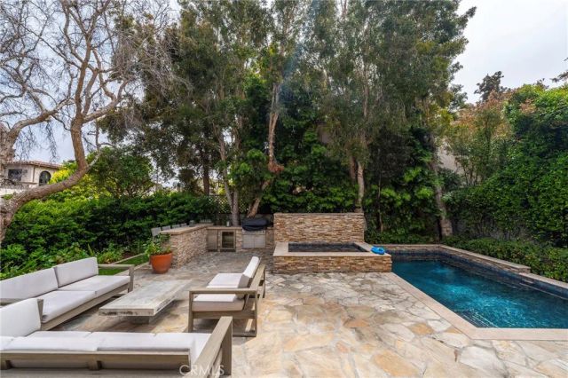 880 11th, Manhattan Beach, CA 90266