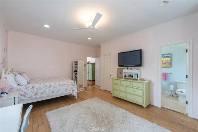 880 11th, Manhattan Beach, CA 90266
