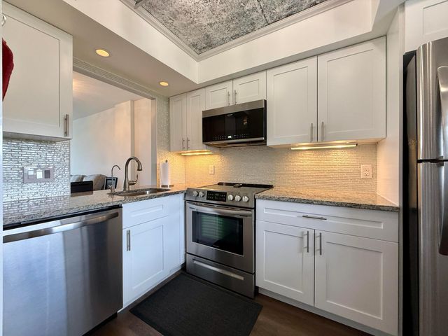 102 Royal Pk Drive 4C, Oakland Park, FL 33309