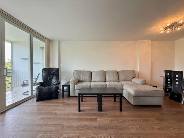 102 Royal Pk Drive 4C, Oakland Park, FL 33309