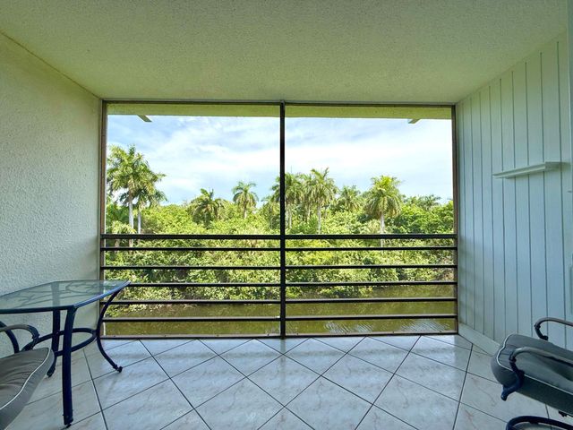 102 Royal Pk Drive 4C, Oakland Park, FL 33309