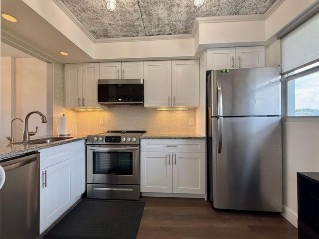102 Royal Pk Drive 4C, Oakland Park, FL 33309
