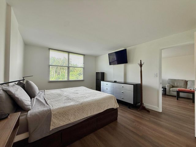 102 Royal Pk Drive 4C, Oakland Park, FL 33309