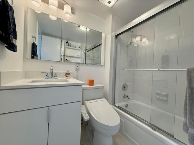 102 Royal Pk Drive 4C, Oakland Park, FL 33309