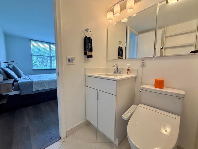 102 Royal Pk Drive 4C, Oakland Park, FL 33309