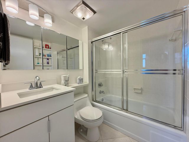 102 Royal Pk Drive 4C, Oakland Park, FL 33309