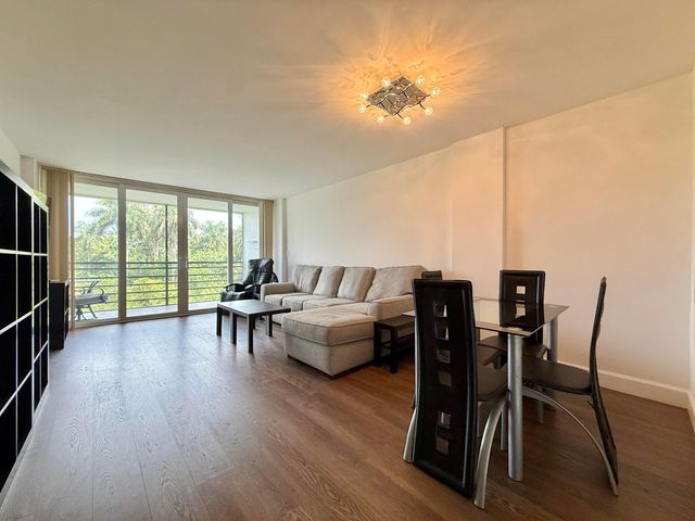102 Royal Pk Drive 4C, Oakland Park, FL 33309
