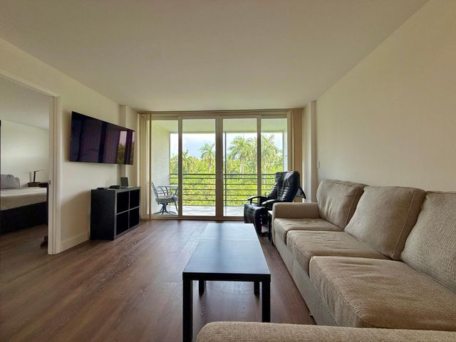 102 Royal Pk Drive 4C, Oakland Park, FL 33309