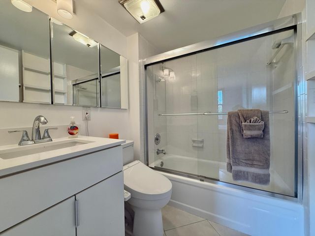 102 Royal Pk Drive 4C, Oakland Park, FL 33309