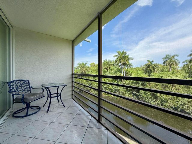 102 Royal Pk Drive 4C, Oakland Park, FL 33309