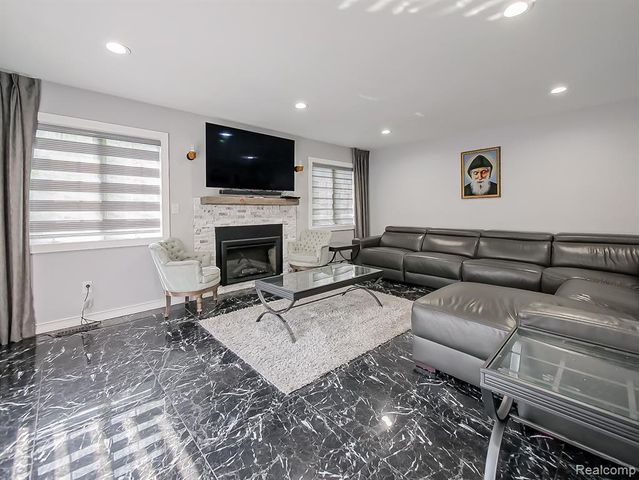 2196 Niagara drive Drive, Troy, MI 48083