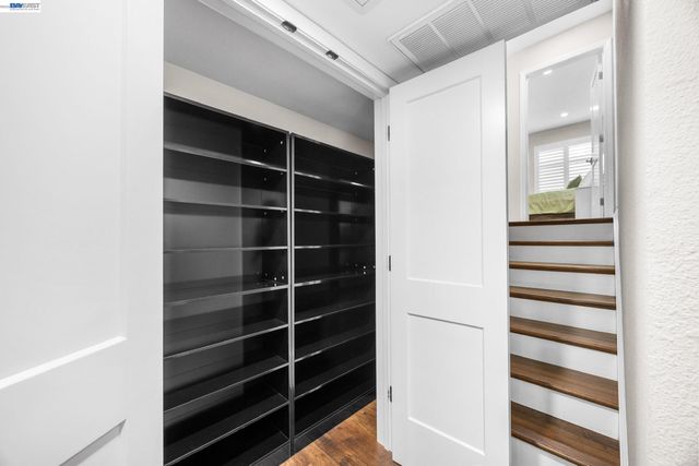 2724 Oak Rd 88, Walnut Creek, CA 94597