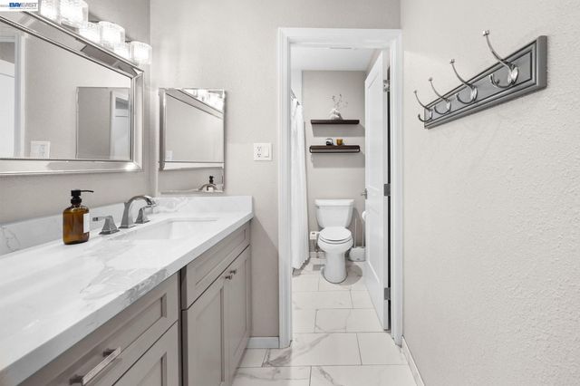 2724 Oak Rd 88, Walnut Creek, CA 94597