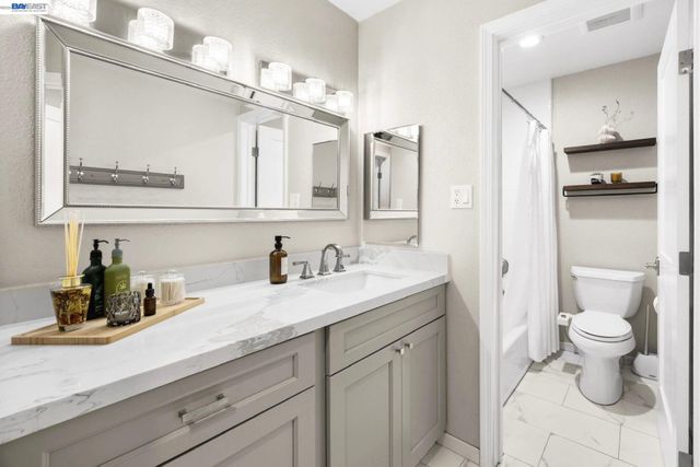 2724 Oak Rd 88, Walnut Creek, CA 94597