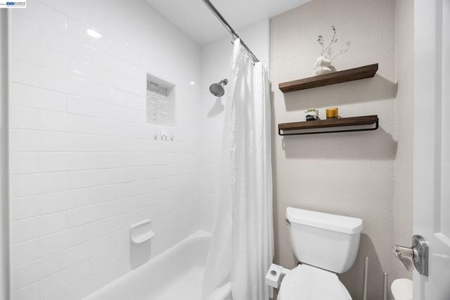 2724 Oak Rd 88, Walnut Creek, CA 94597