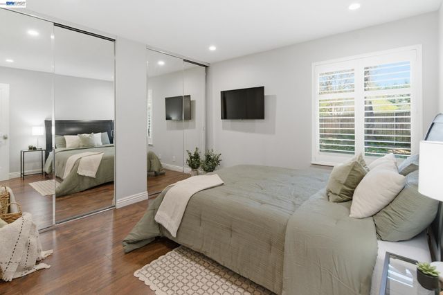 2724 Oak Rd 88, Walnut Creek, CA 94597