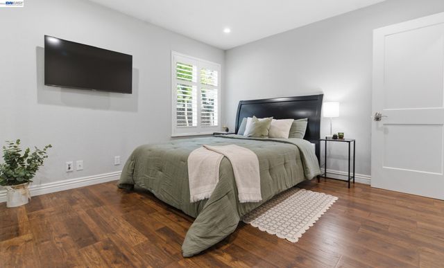 2724 Oak Rd 88, Walnut Creek, CA 94597