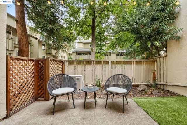 2724 Oak Rd 88, Walnut Creek, CA 94597